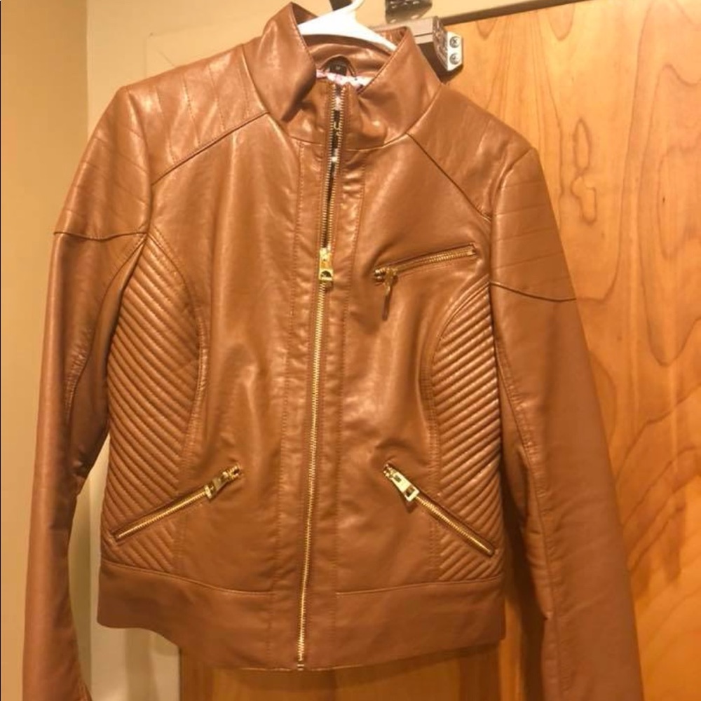 Size Medium Guess Women’s Brown Leather Jacket
